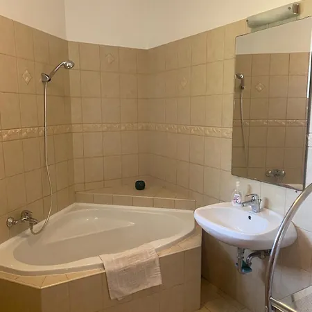 Feng Shui Wellness Apartmanhaz Heviz Apartment *